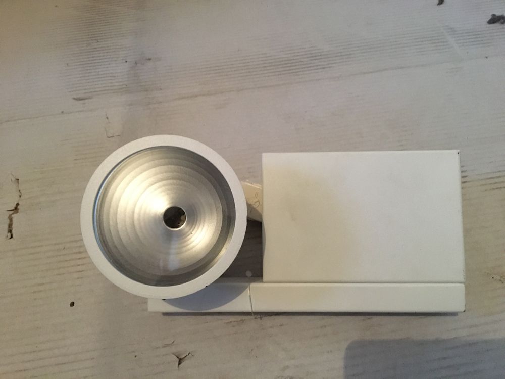 Lampa Gotwing - mocowanie na szynie sufitowej