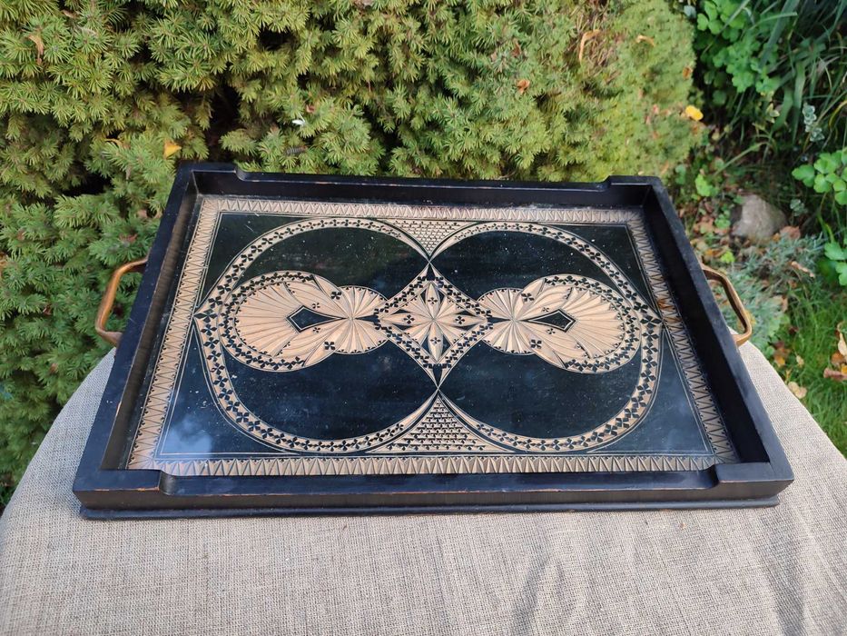 Stara rzeźbiona taca ludowa