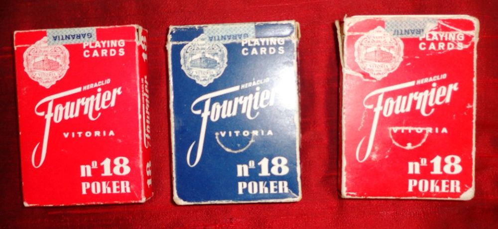 Três baralhos de Cartas de jogar