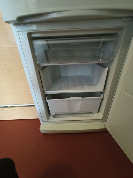 Срочно!!! Холодильник Indesit