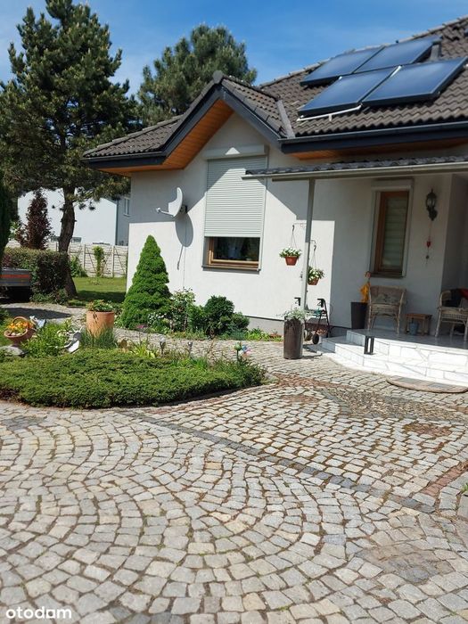 Dom jednorodzinny wolnostojący na dużej działce