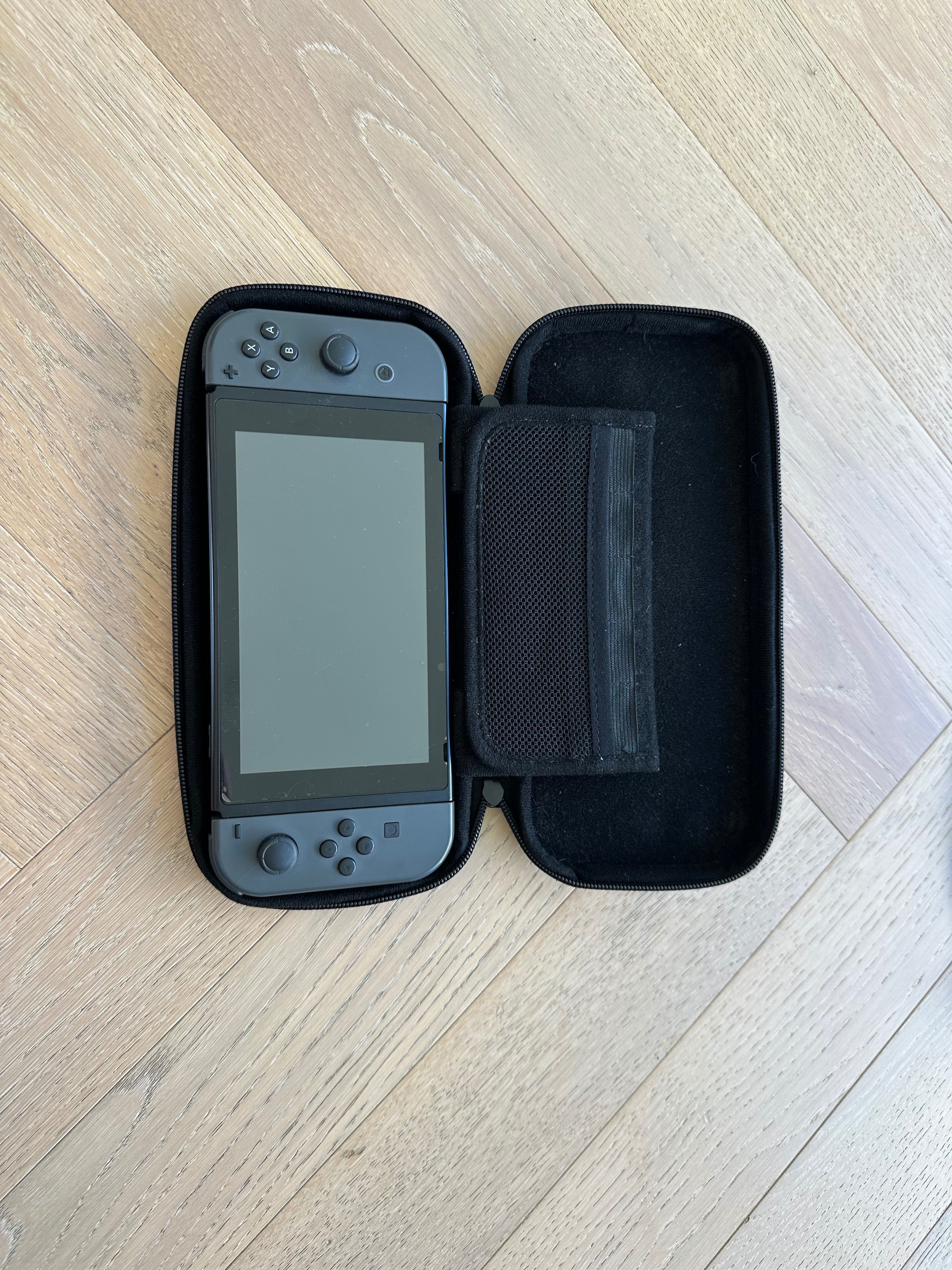 Nintendo Switch V1 + 2 comandos + charging dock