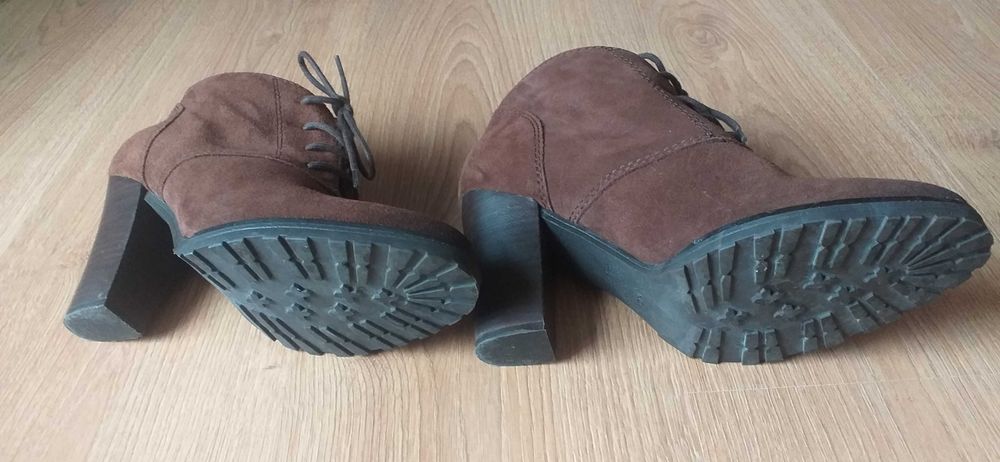 Botins de camurça de salto Mango como novos tam. 40