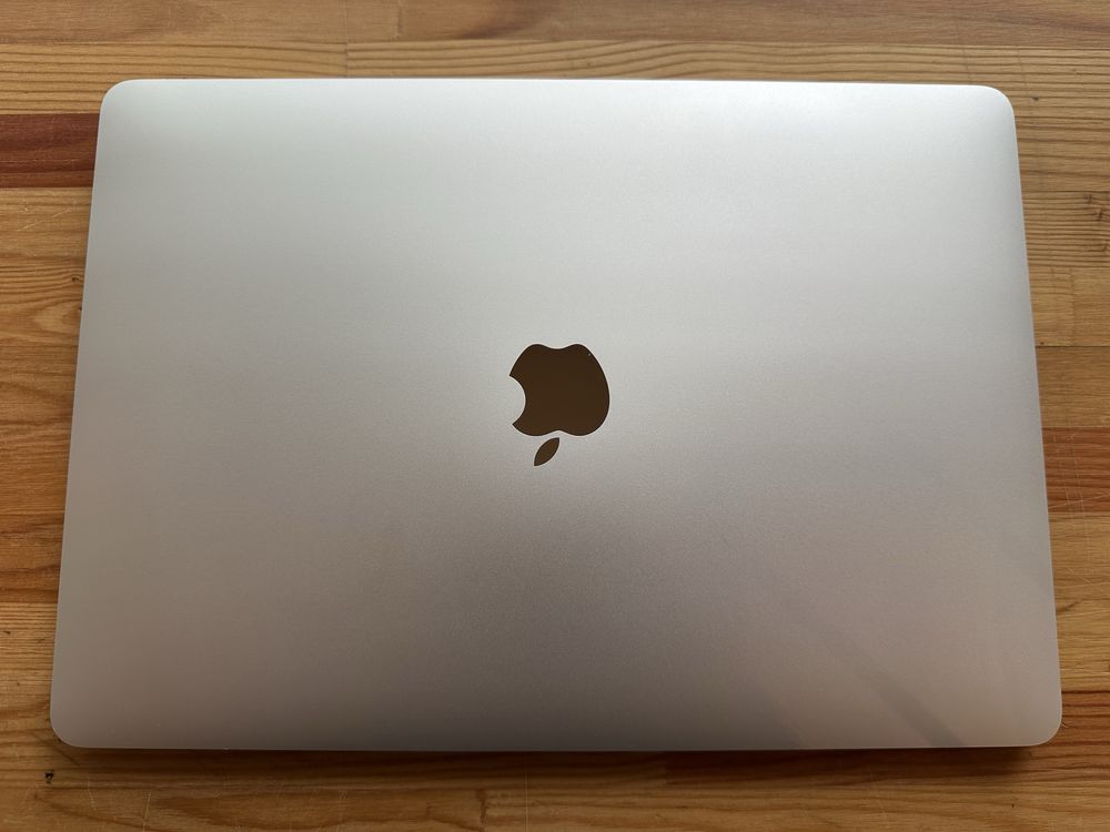 M1 16gb 512gb Laptop Apple MacBook Air 13 A2337 srebrny klasa A FV