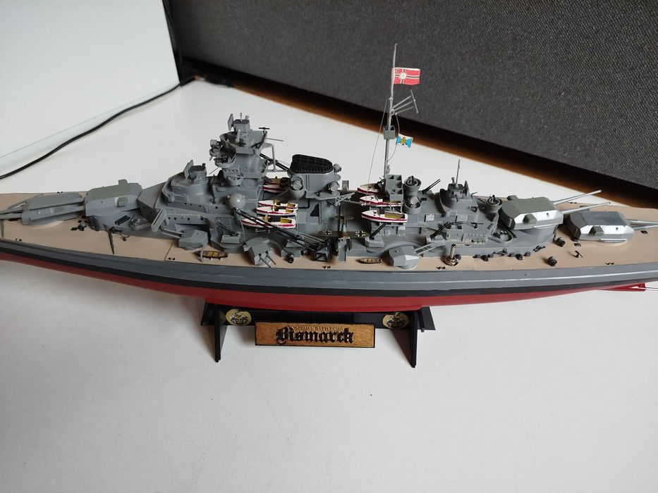 Model Pancernik Bismarck  70 cm  złożony