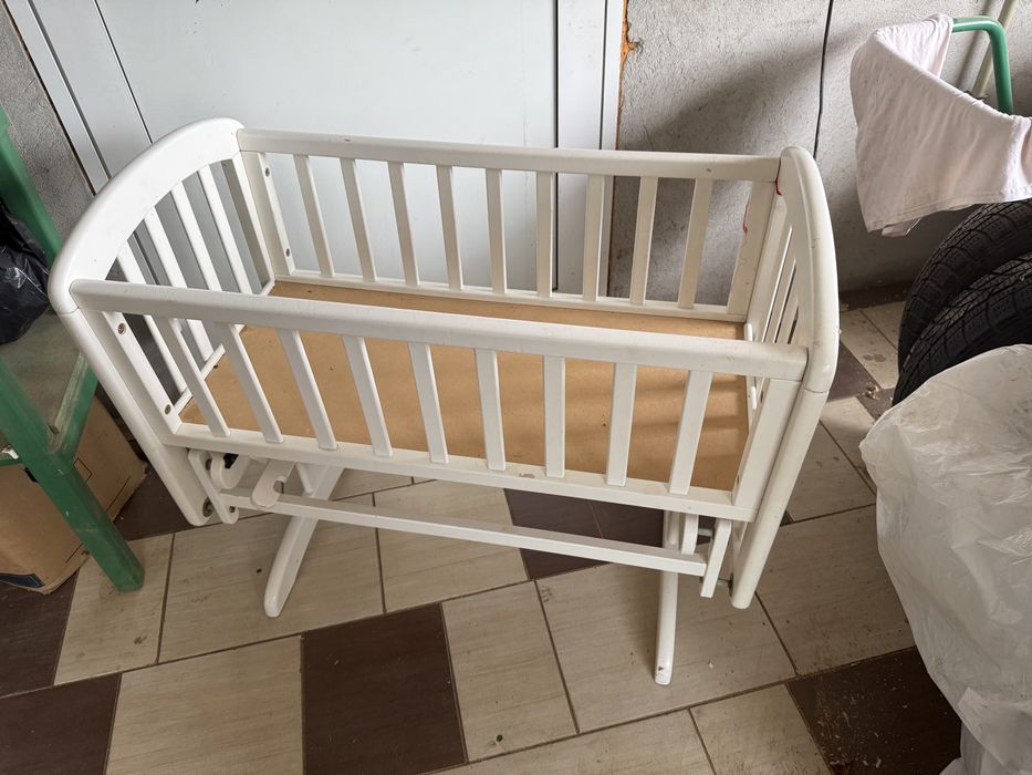 kolyska dziecieca biala