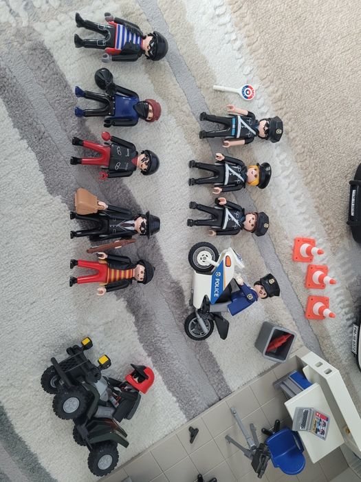 Komenda policji playmobil 9372 zestaw powiększony o auto i figurki