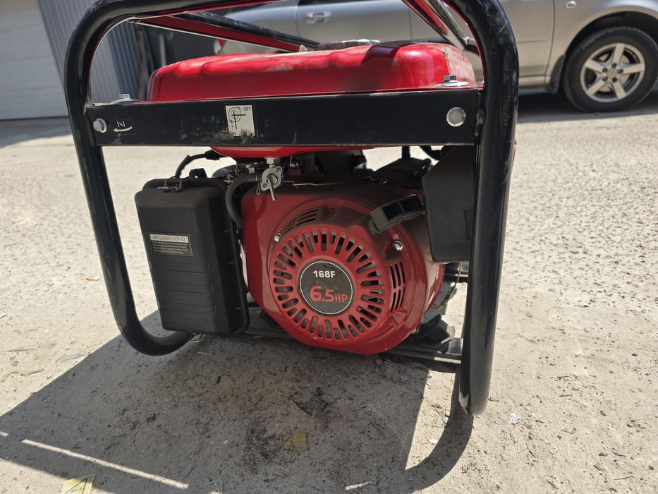 Генератор   бензиновый 3-х фазный Powertech PT6500w 6hp