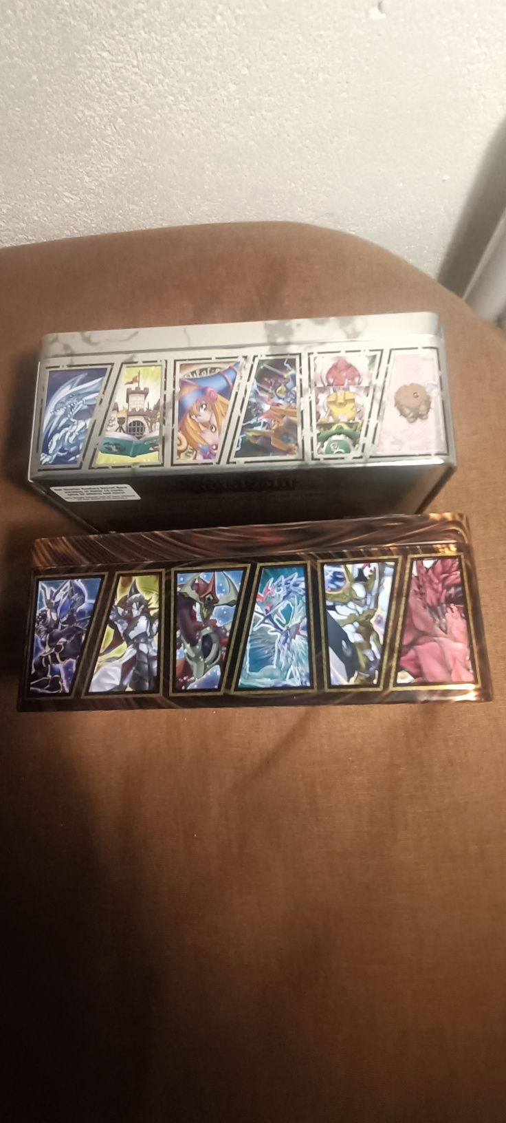Vendo caixas de yu-gi-go