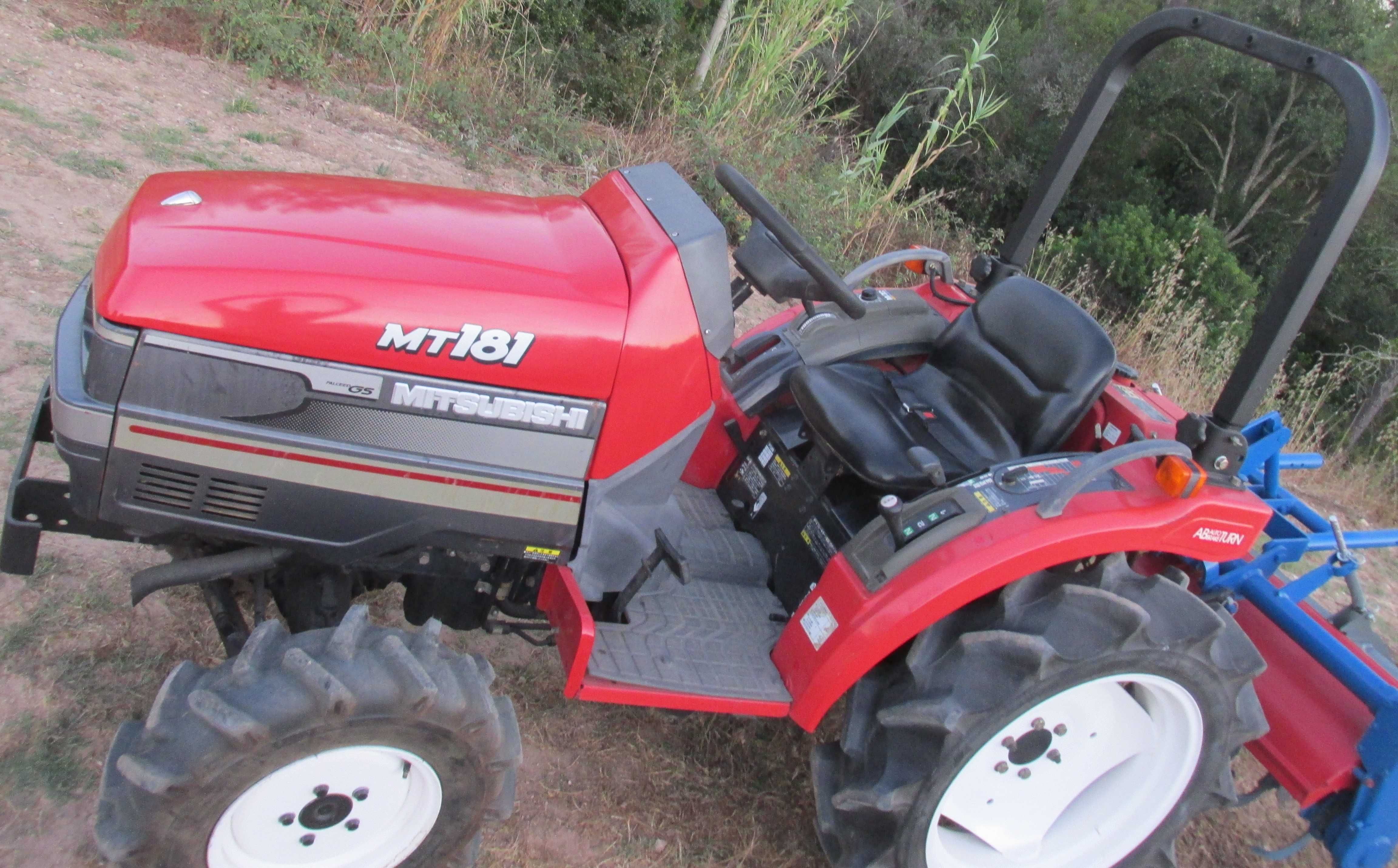 Trator Mitsubishi MT 181 com Alfaia