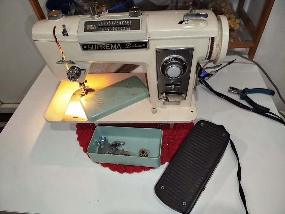 Máquina de costura suprema deluxe