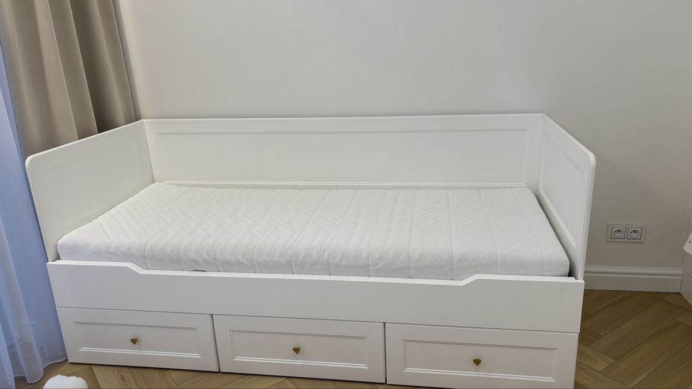 Materac z pokrowcem i poduszkami do łóżka ikea hemnes