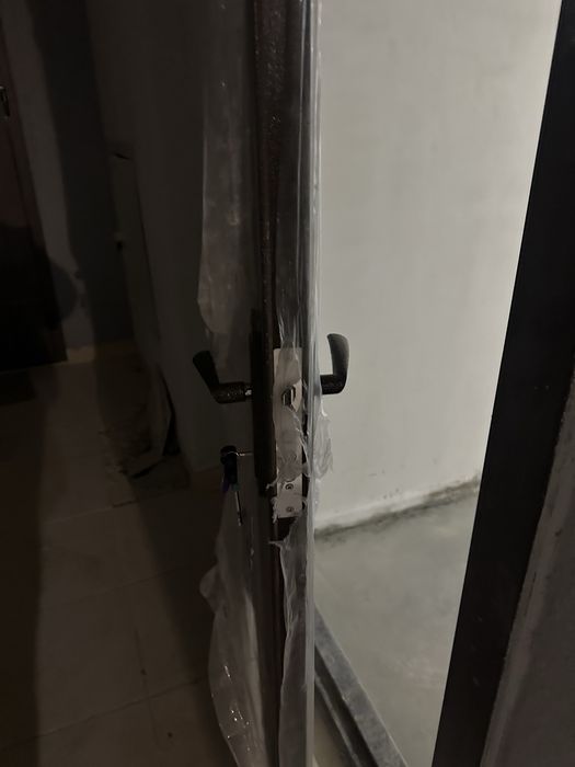 Продам входную дверь металлическую