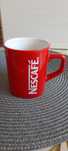 Czerwony kubek Nescafe