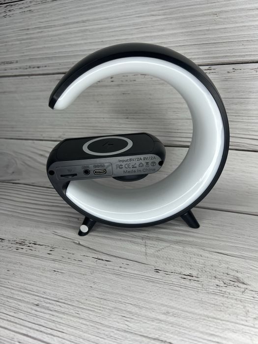 Нічник з бездротовою зарядкою, колонкою та годинником