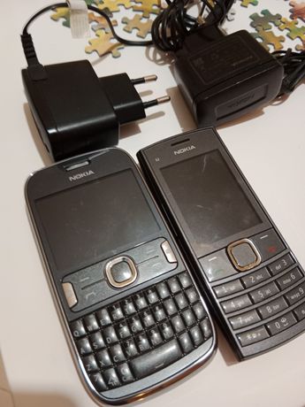 2 telefones Nokia com carregador