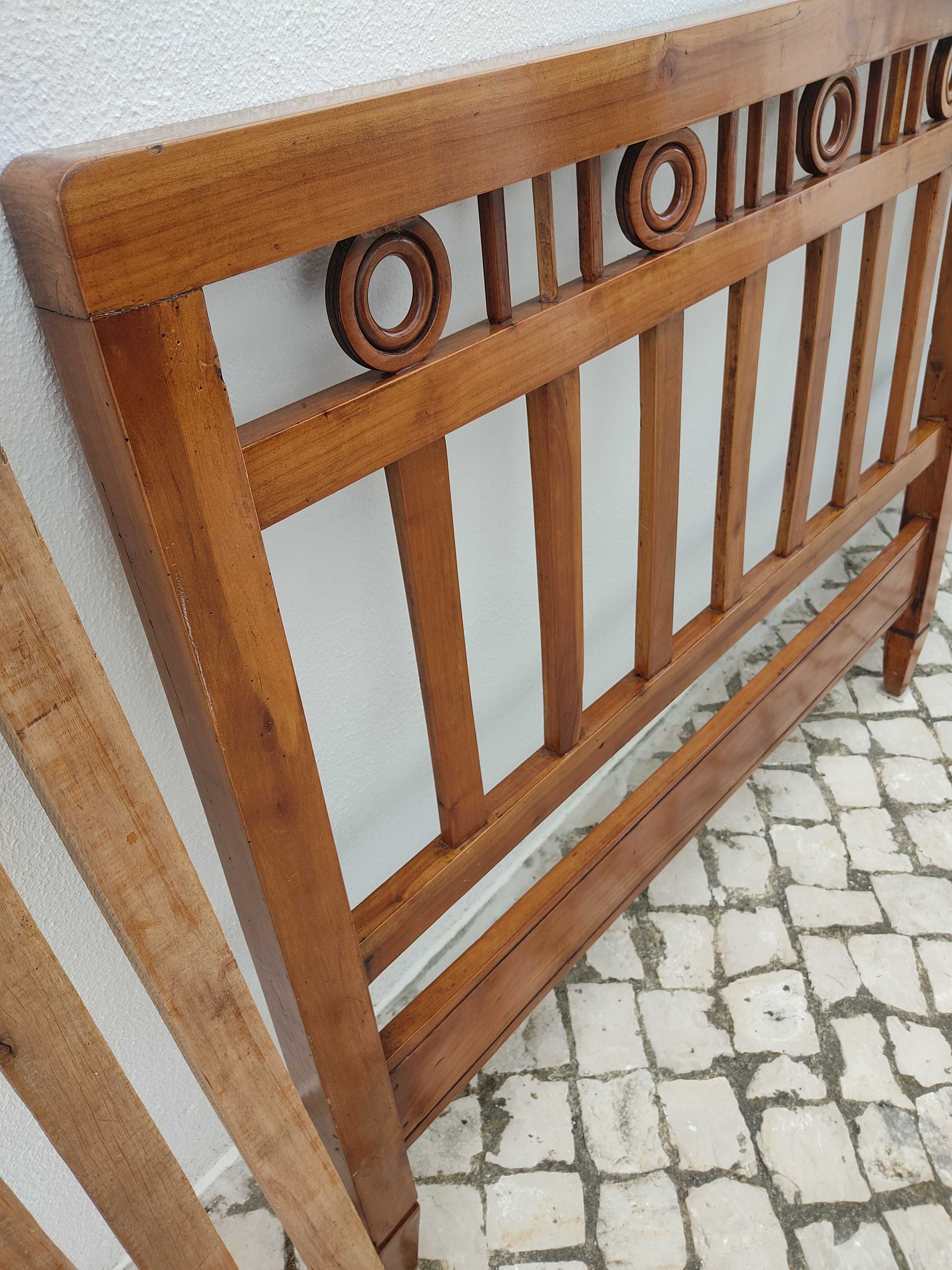 Cama de pessoa e meia com colchão