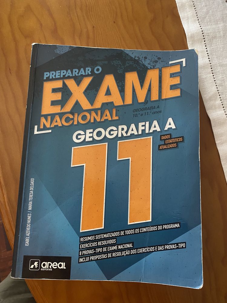 livro de preparação de exame - geografia A 11°ano