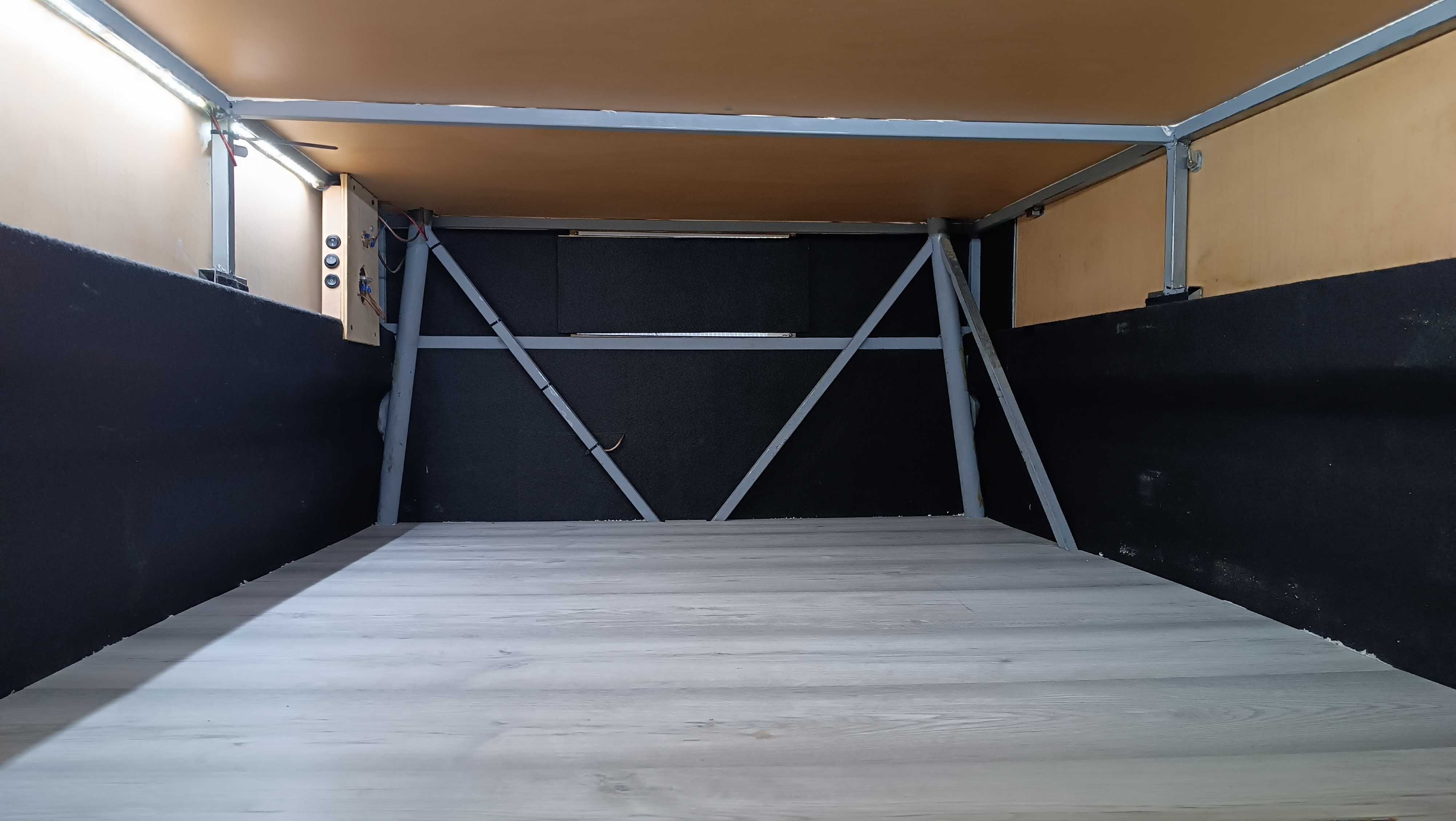 Atrelado com tenda