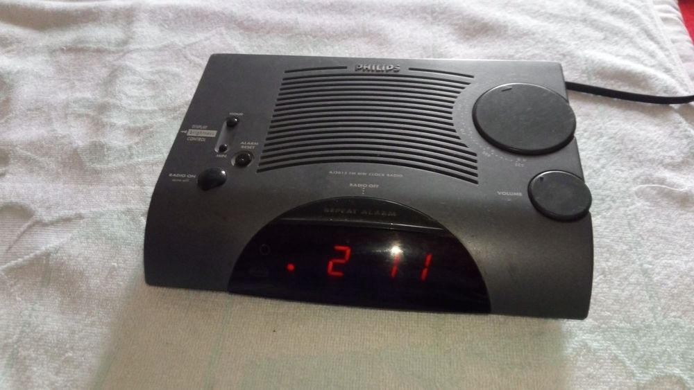 Електронний настільний радіо Fm годинник Filips AJ 3150/14