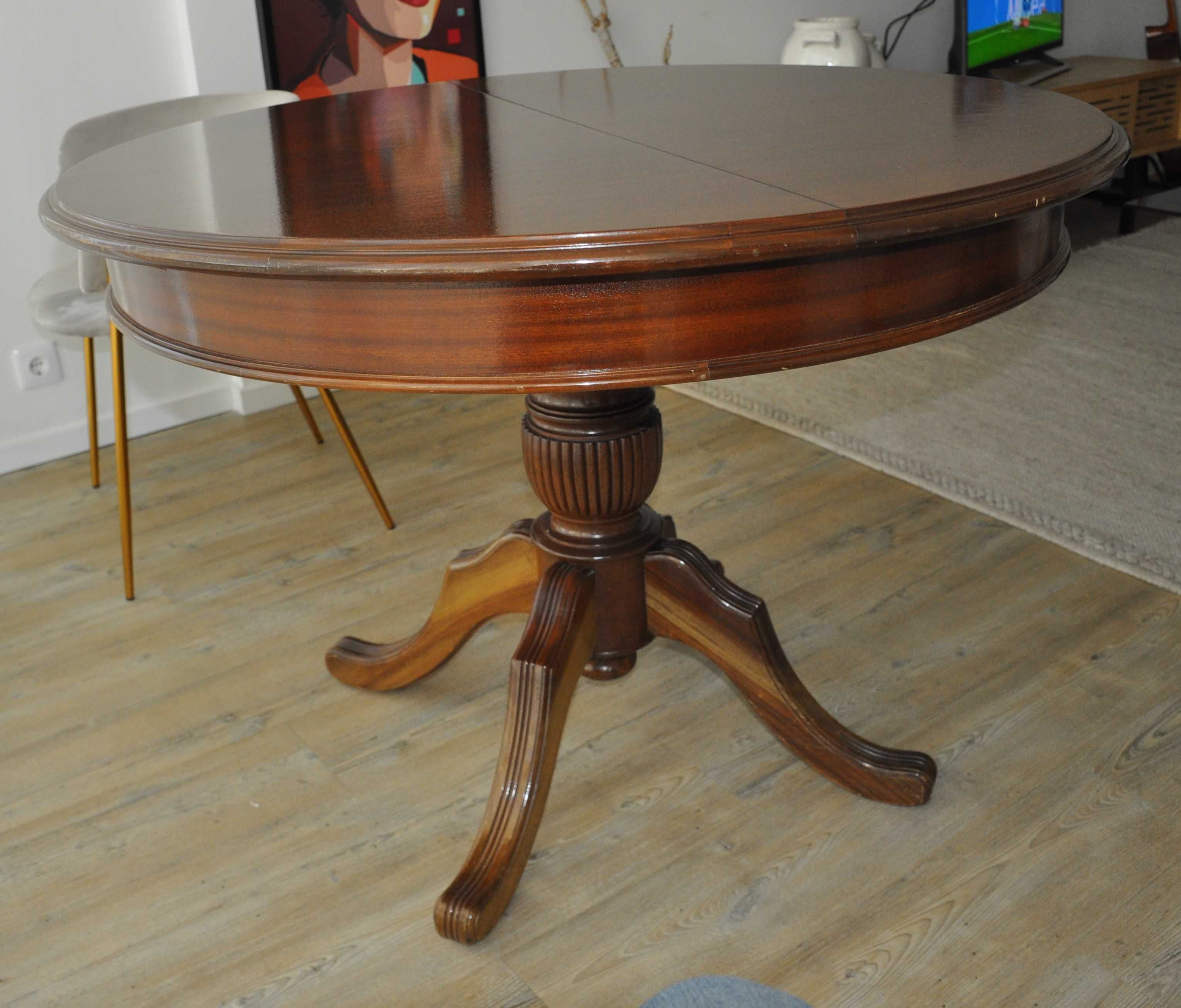 Mesa de jantar em ótimo estado.