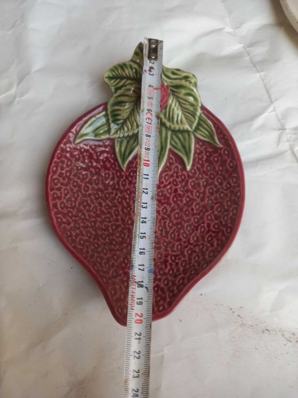 Peça decorativa em forma de morango