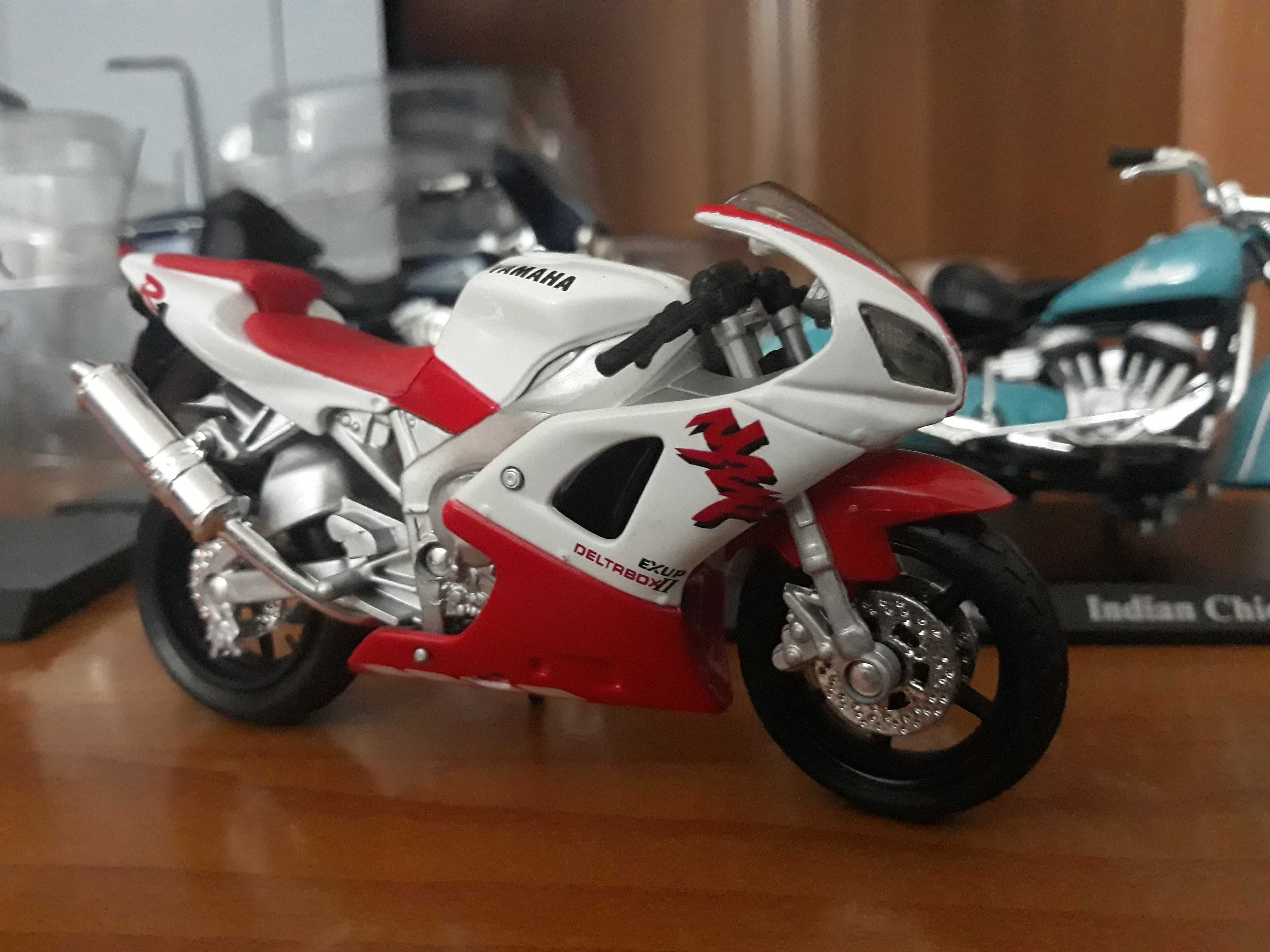 5 miniaturas 1:18 Motas clássicas e Superbikes