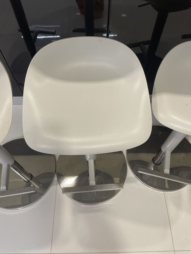 Conjunto de 4 bancos altos de cozinho