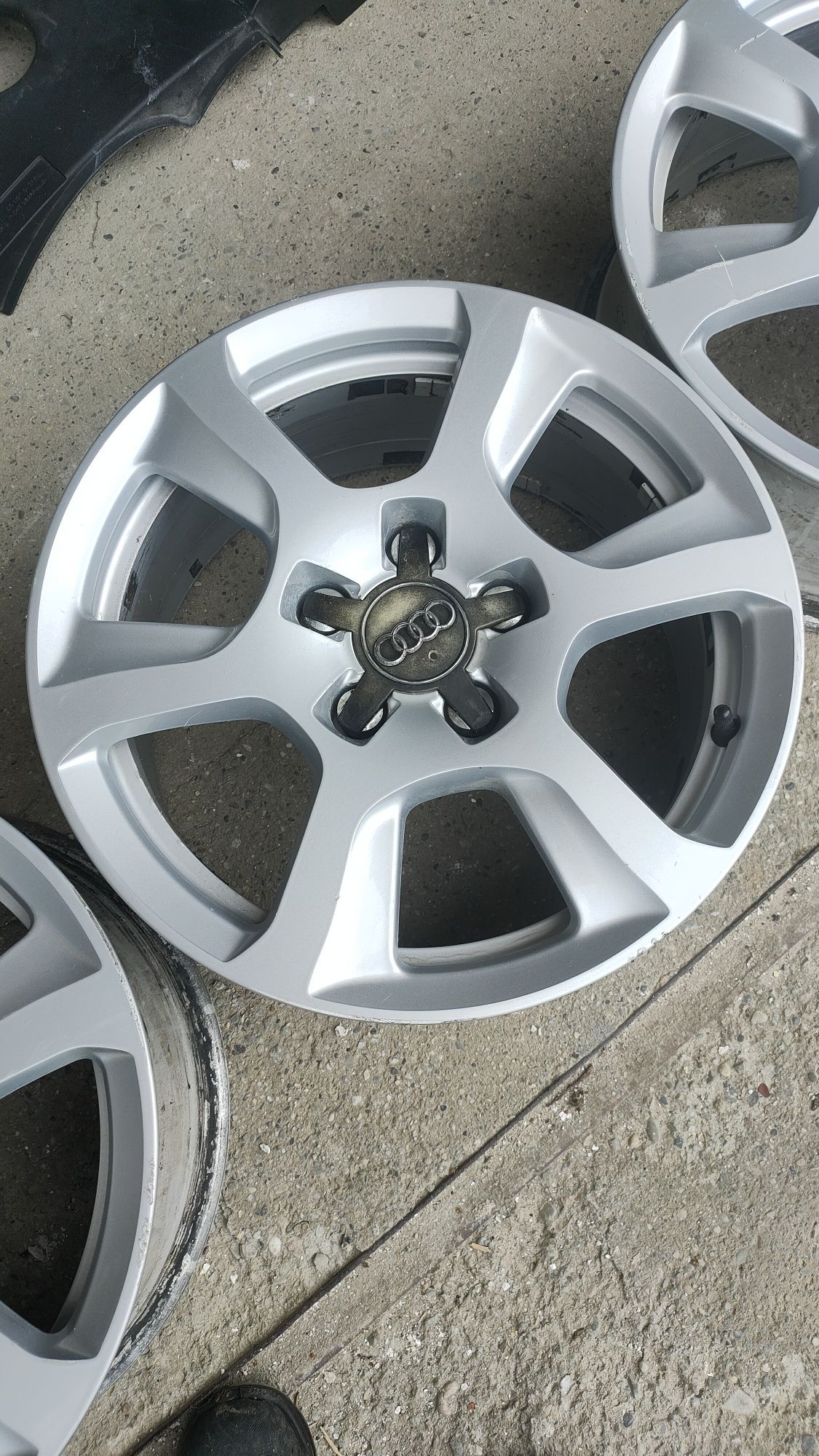 Alufelgi Audi 5x112 do A4 B7 B8 B9 R16 cali ET45 7,5H BBS
