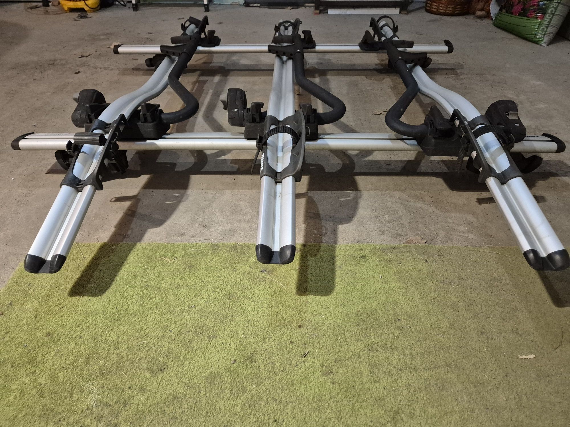 Thule Wingbar + Rapid 757 + 3 x Thule Proride 598