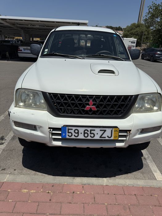 Mitsubichi L200 4x4 - cabine dupla 5 lugares - 2005