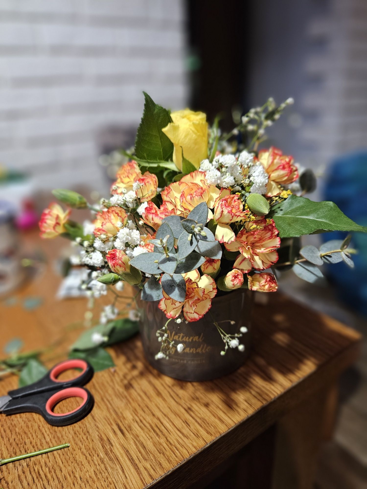 Flower box imieniny urodziny żywe kwiaty prezent dzień kobiet matki