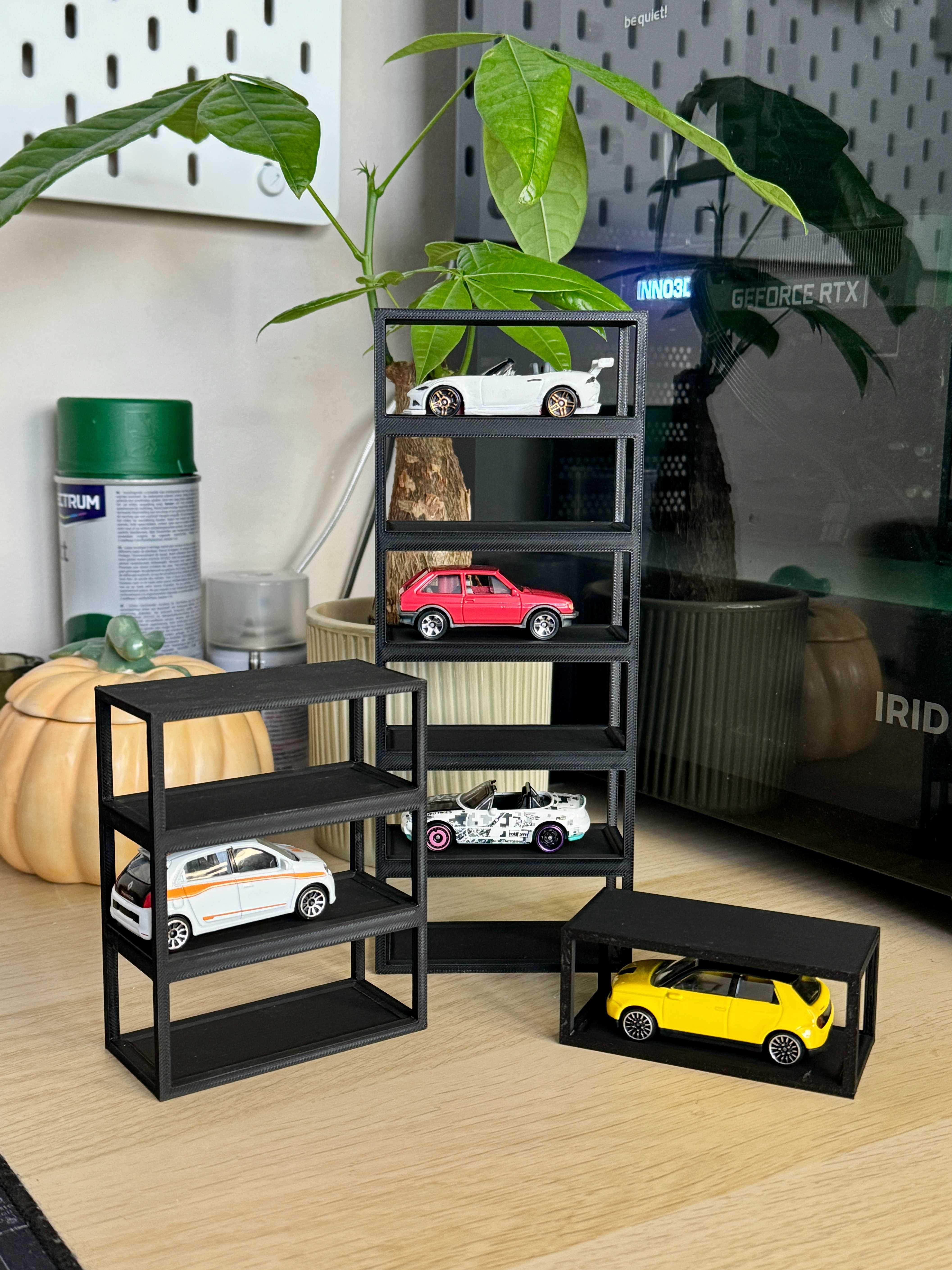 Stojak/ekspozytor na 3 samochodziki typu Hot Wheels