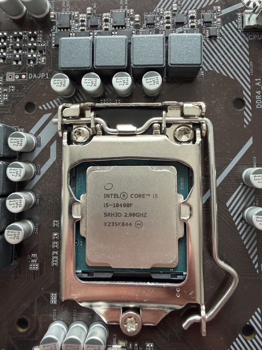 Plyta główna GIGABYTE B560M + procesor i5-10400f+ram