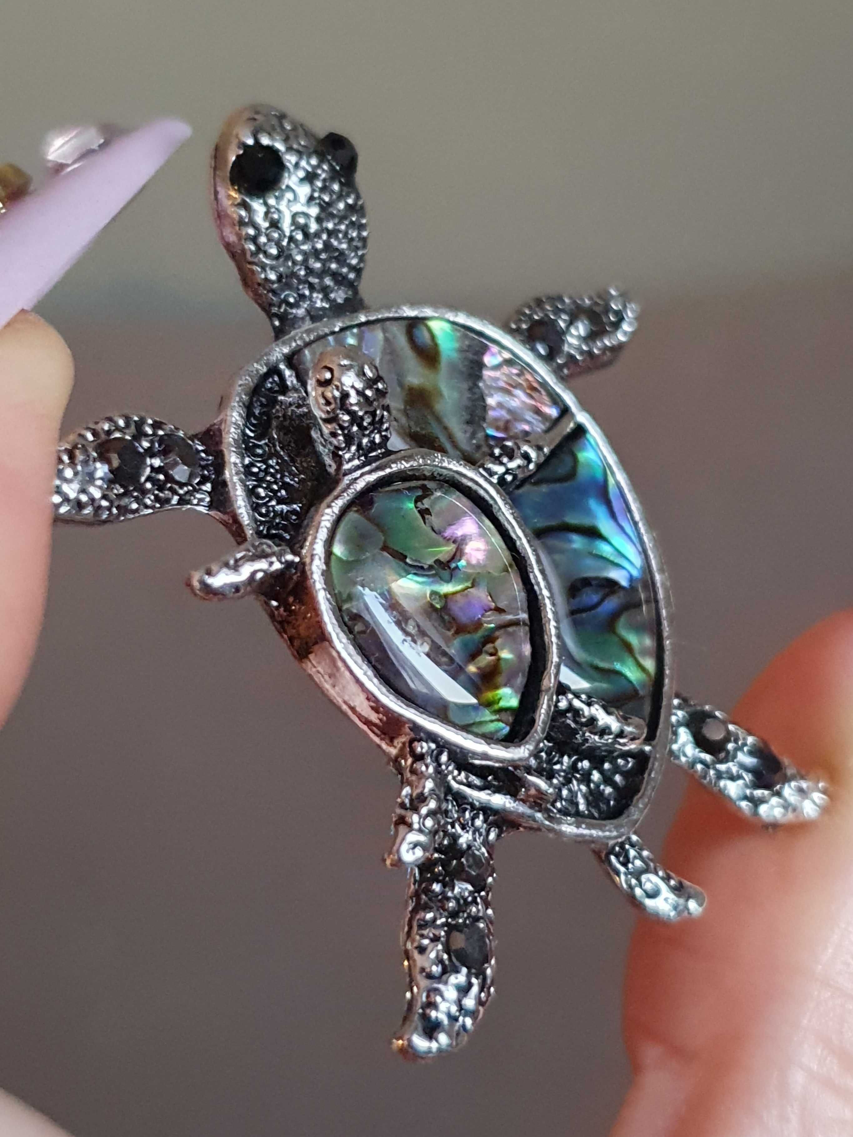 Broche / pregadeira / alfinete de peito tartaruga com bebé, com concha