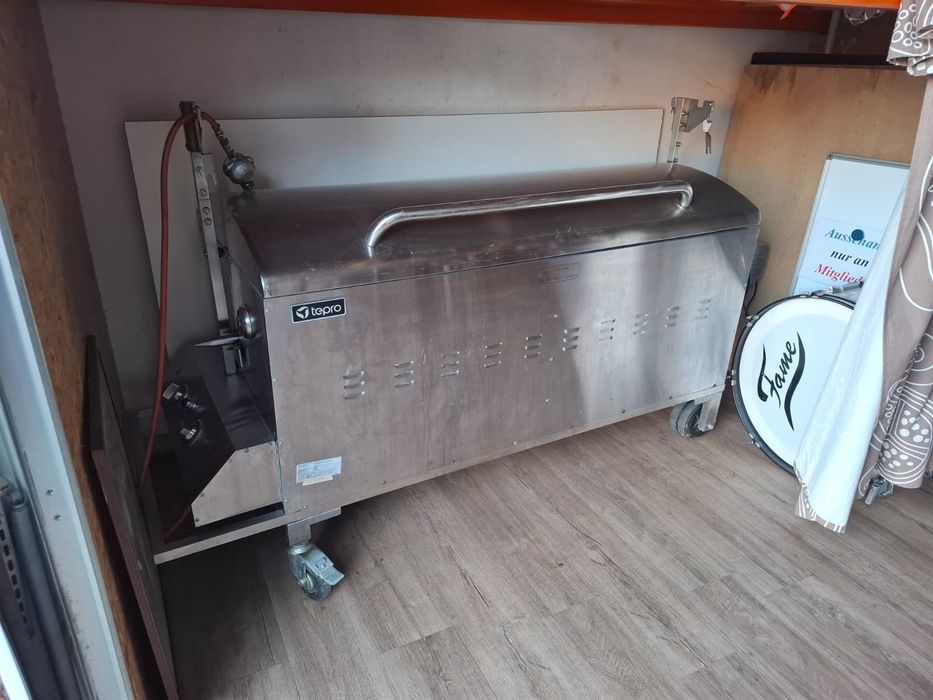 Duży grill na kurczaki lub prostaka gazowy