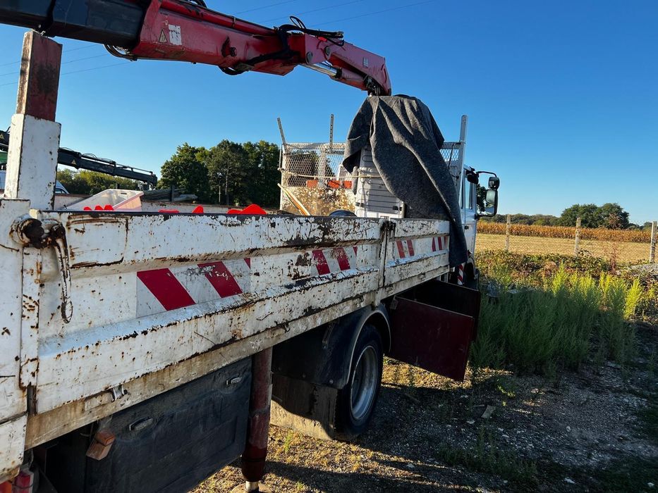 Vende-se Camião Renault com Grua Fassi F110 – Para Peças