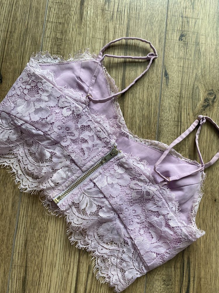liliowy crop top missguided xs boho bralet koronkowy festiwalowy zara