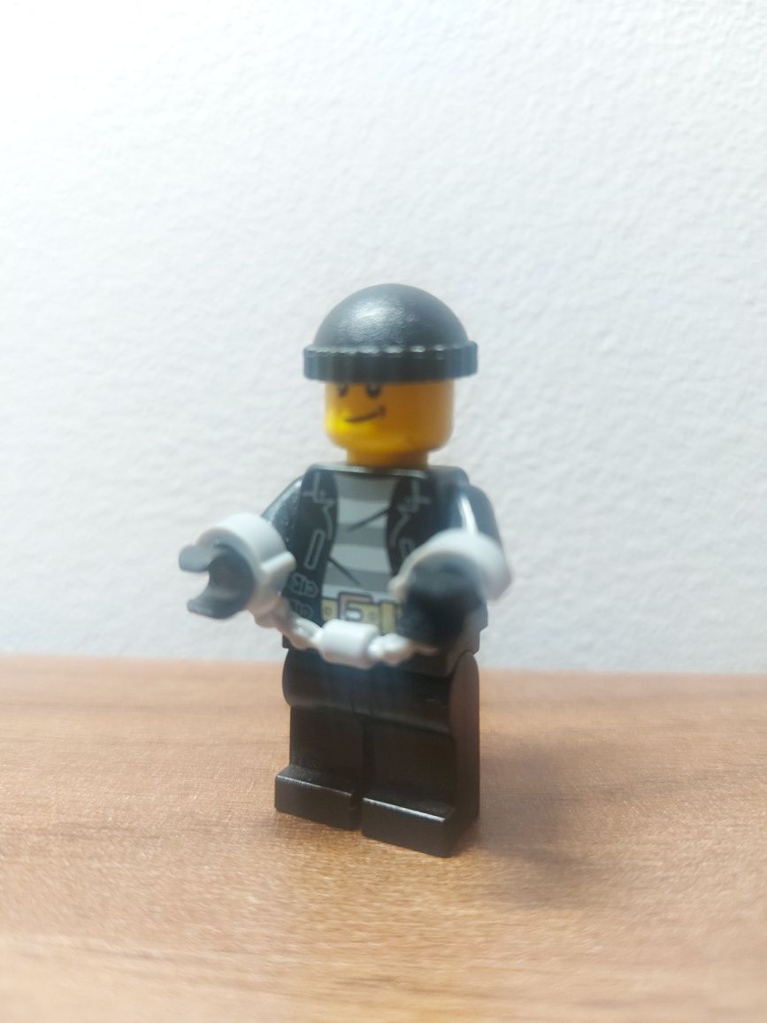 LEGO - minifigurka - złodziej