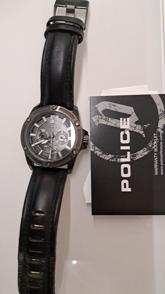 Relógio marca Police