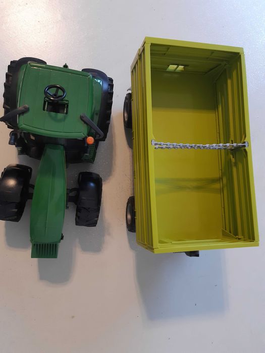 Bruder Ciągnik John Deere zielony + Przyczepa Fliegl do wysypywania