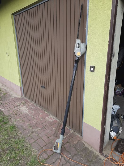 Nożyce do żywopłotu długie.