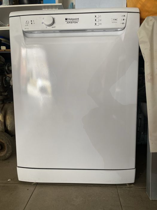 Máquina de loiça Hotpoint Ariston LKF710