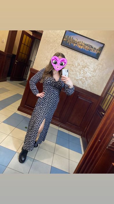 Довга сукня з розрізом