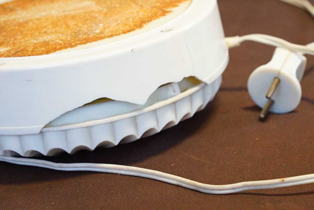 Фен для сушки волос рабочий с повреждениями корпуса. из ссср