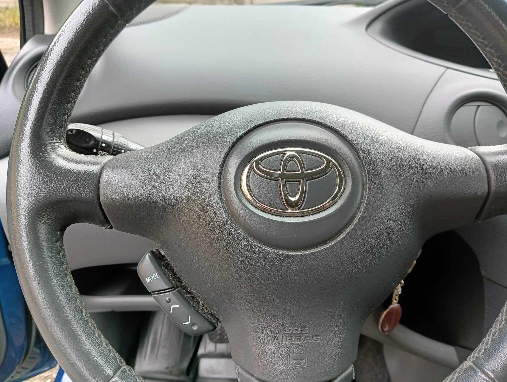 Toyota Yaris 1.3 benzyna Klimatyzacja stan idealny Bezwypadkowa serwis