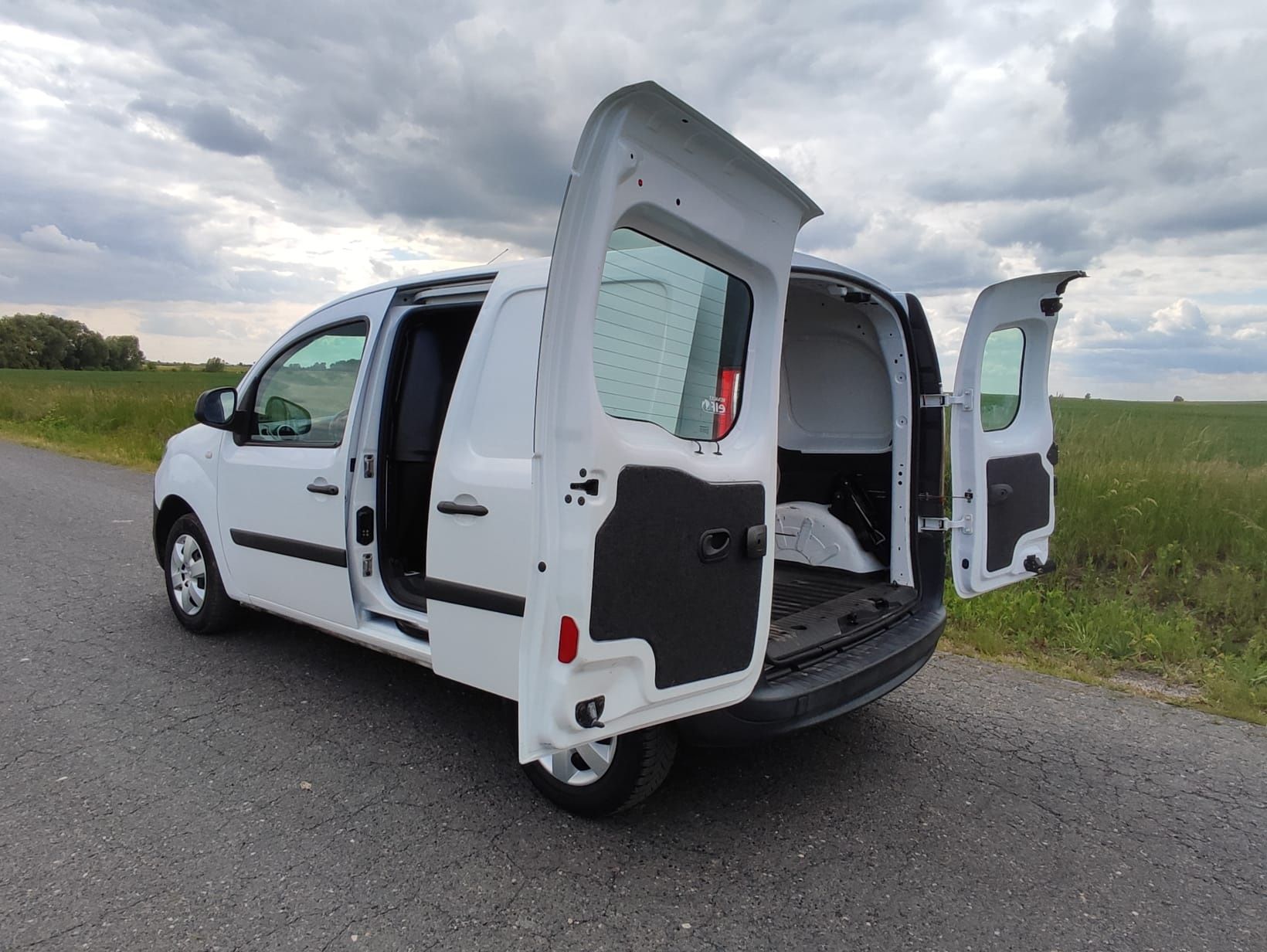 Renault kangoo 1,5 DCI 6 drzwi 180 tyś km 2018 roku klima
