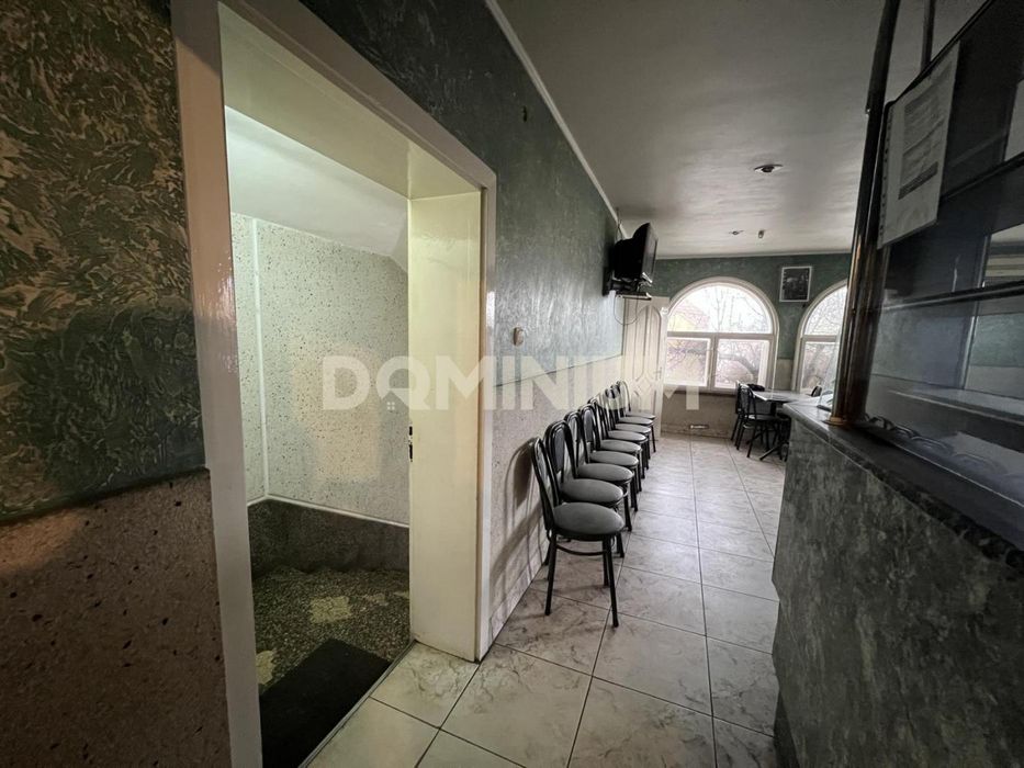 Продається комерційна будівля у м. Хуст