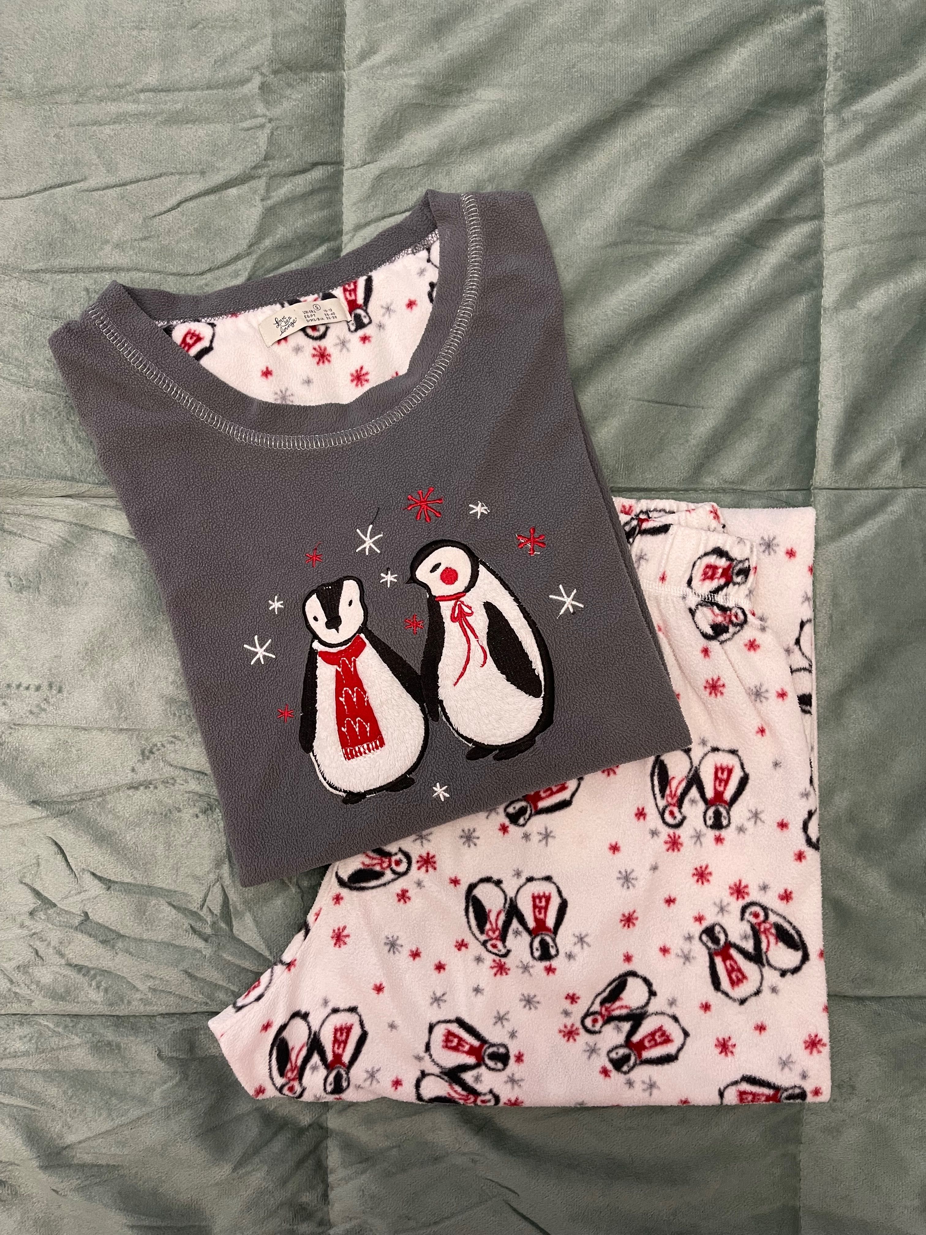 Pijama cinzento com pinguins