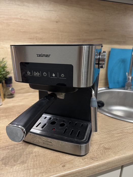 Ekspres kolbowy ciśnieniowy ZELMER zcm7255